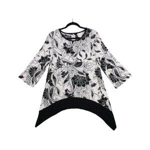 Chicos Black & White Floral Print Asymmetrical Hem Tunic Top Size 1 Rayon Blend
